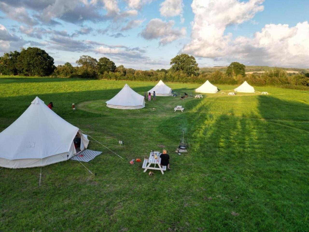 Country View Camping Bratton Bagian luar foto
